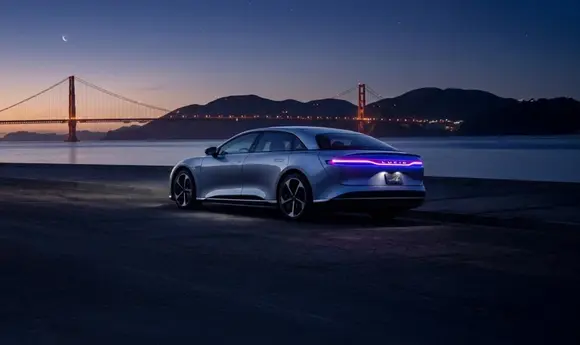 Світ пересідає на електрику: 2025 року продали 20,7 млн нових електрокарів